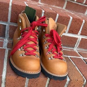 Danner Mountain Light Cascade Boots